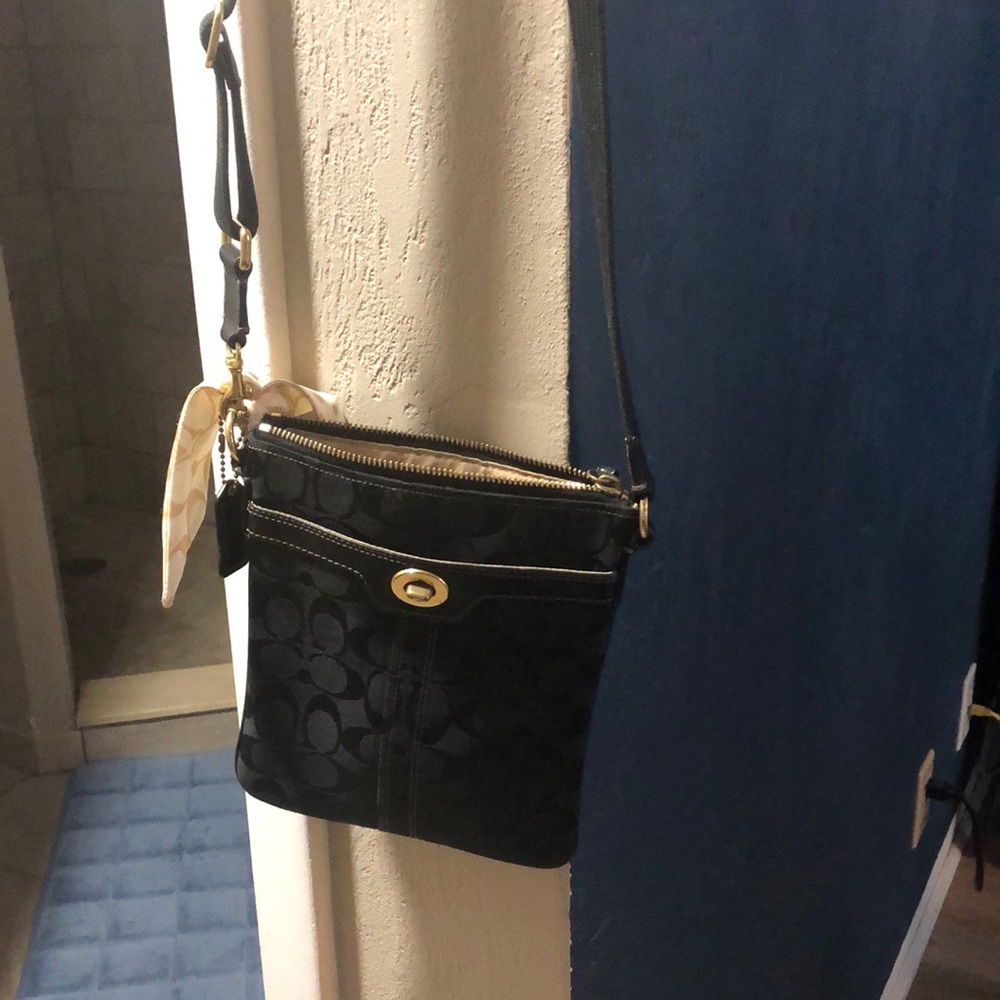 Coach crossbody w signature C good condition